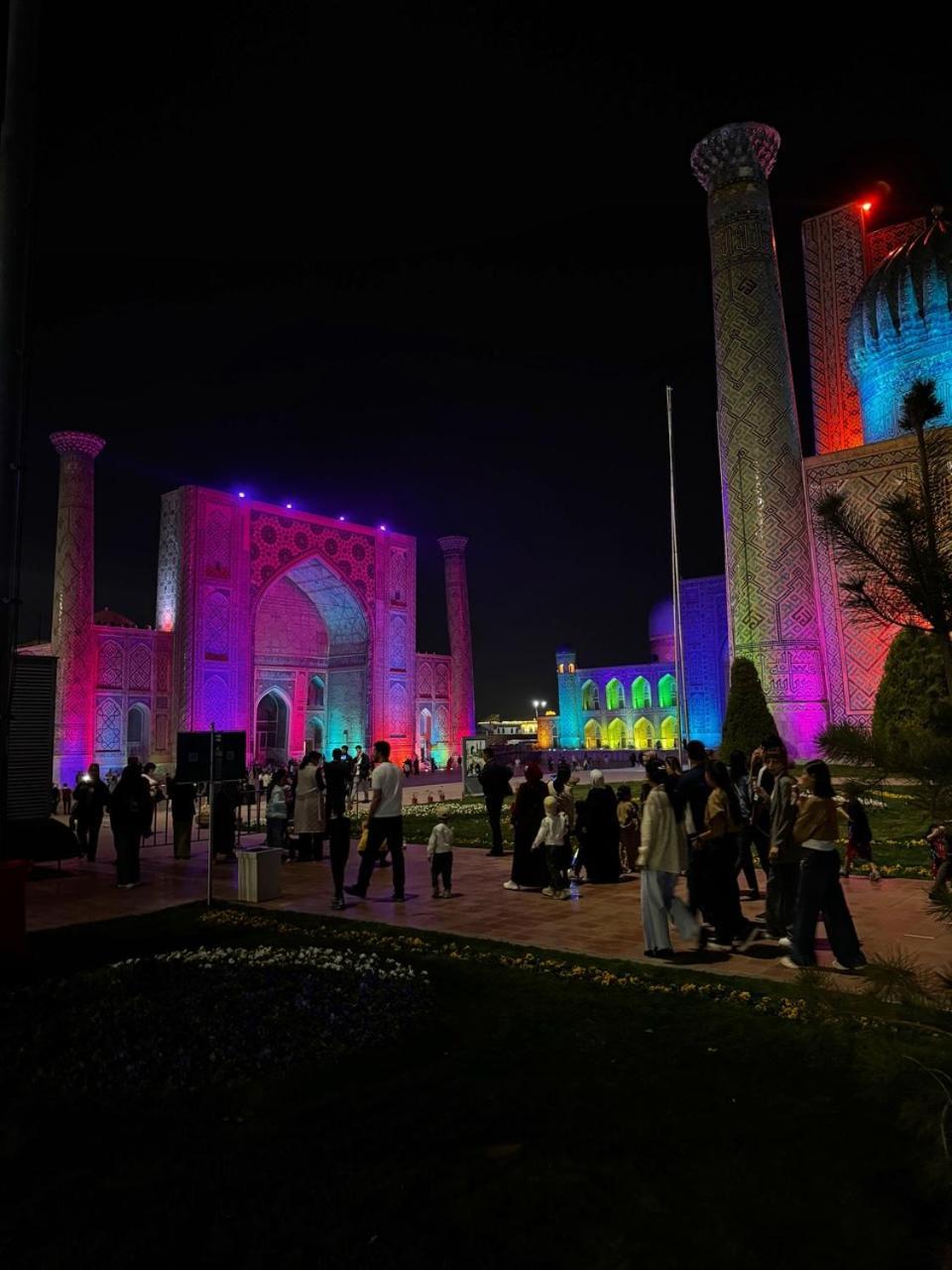 Registan Palace Samarcande Extérieur photo